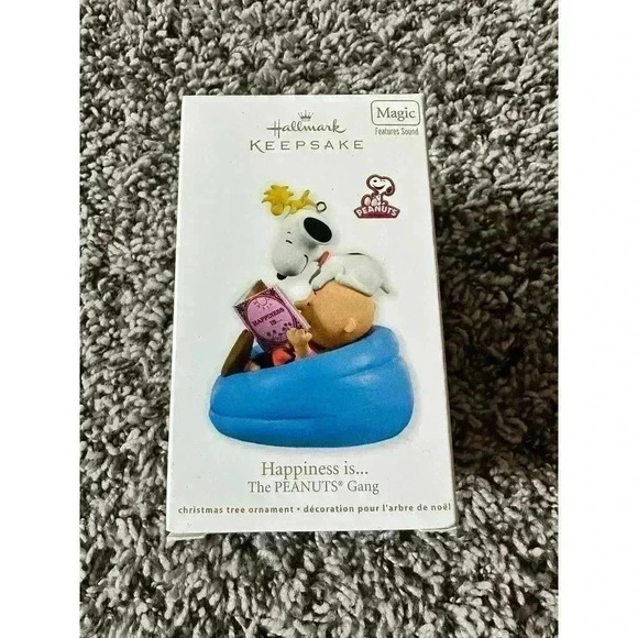 NEW 2011 HALLMARK KEEPSAKE ~ HAPPINESS IS... THE PEANUTS GANG ~ ORNAMENT - Picture 1 of 1
